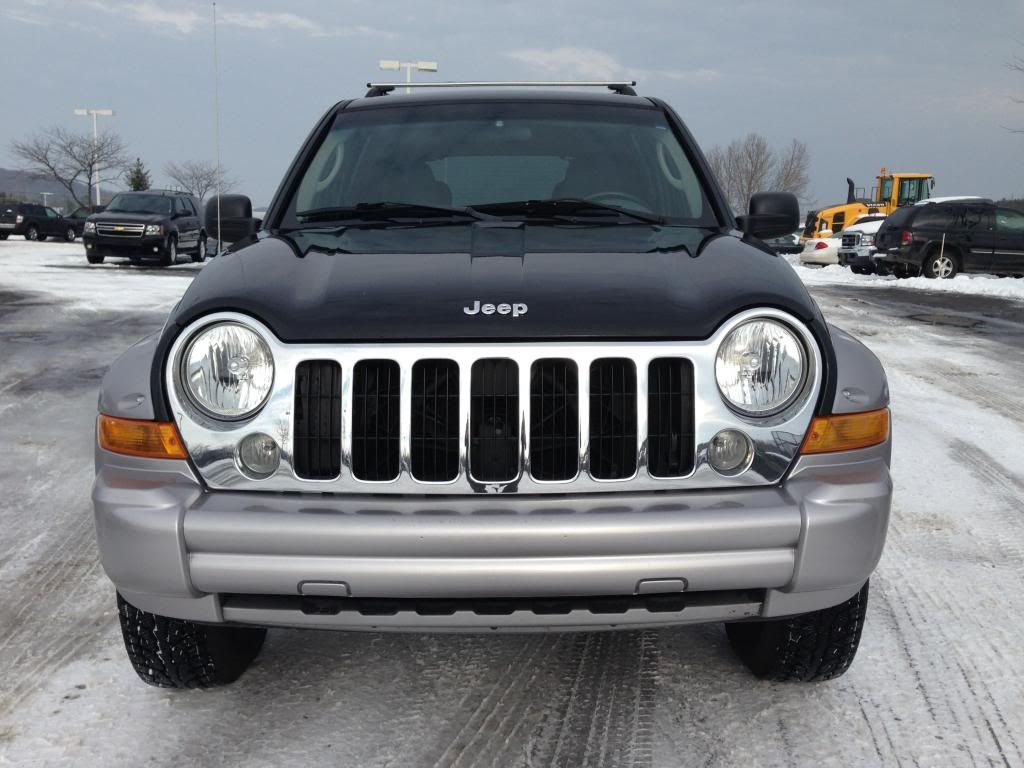 Sell used 2005 JEEP LIBERTY 4x4 CRD DIESEL! CUSTOM RENEGADE FENDER